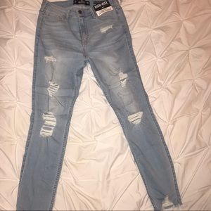 Never Worn High Rise Hollister Skinny Jeans